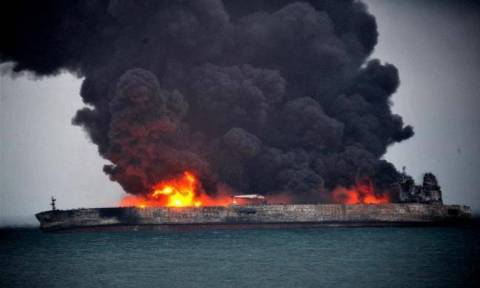 Κίνα: Δύο πετρελαιοκηλίδες σχηματίστηκαν μετά το ναυάγιο του ιρανικού δεξαμενόπλοιου