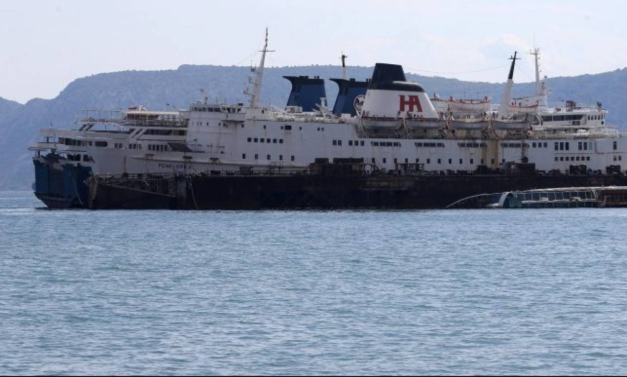 Στη Σαλαμίνα ρυμουλκείται το παροπλισμένο πλοίο «Παναγιά Αγιάσου»