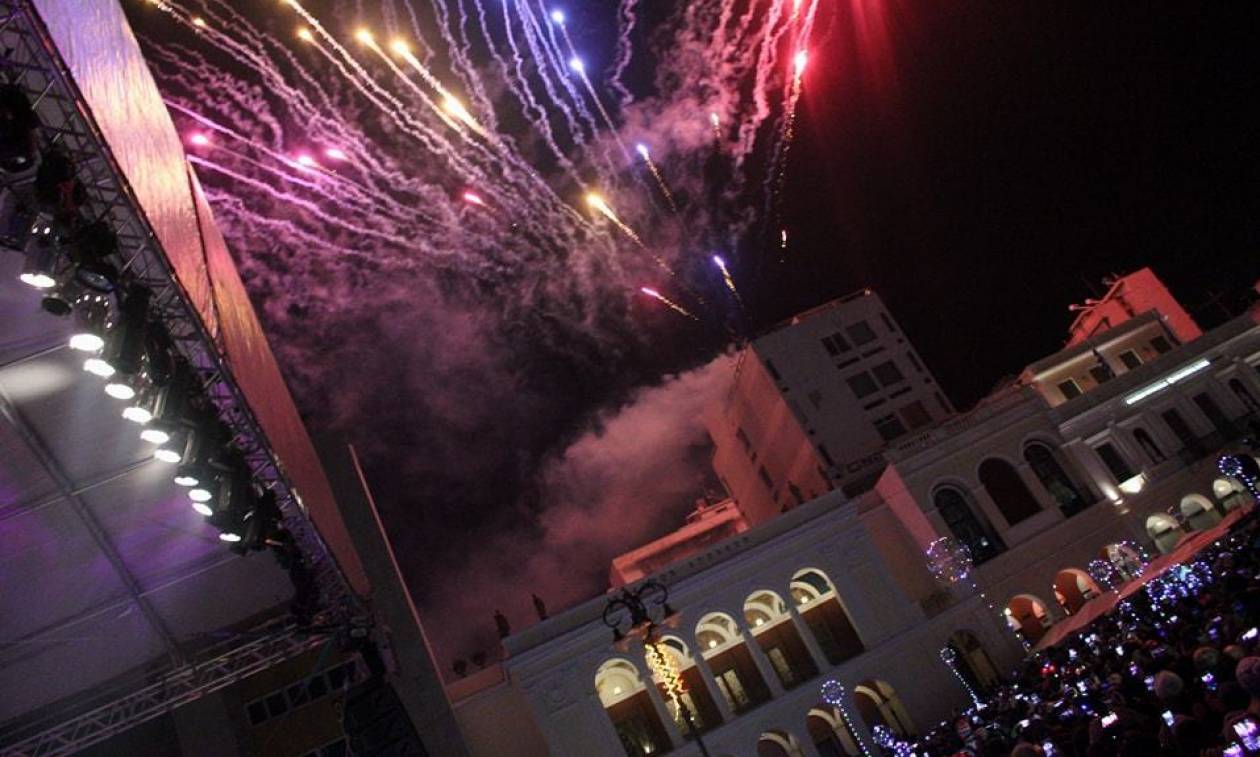 Το Πατρινό Καρναβάλι 2018 είναι εδώ! - Τα πυροτεχνήματα φώτισαν τον ουρανό! (pics)