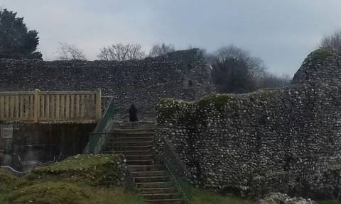 Τρόμος από το φάντασμα καλόγερου που στοιχειώνει μεσαιωνικό κάστρο (photos)