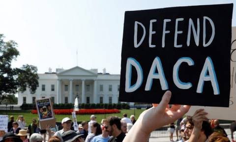 ΗΠΑ: Υπηκοότητα σε μετανάστες με… ανταλλάγματα υπόσχεται ο Λευκός Οίκος