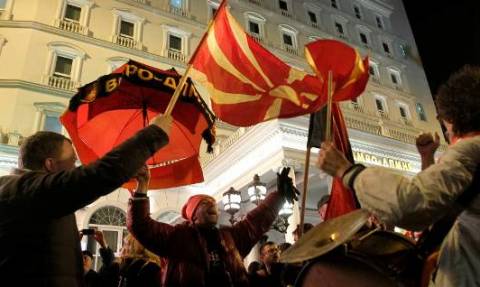 Προκαλεί το κόμμα του Γκρουέφσκι: Η χώρα πρέπει να λέγεται «Μακεδονία»