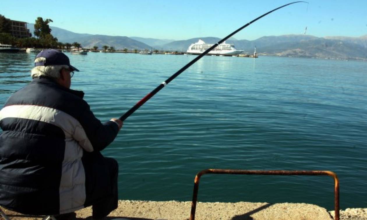 Σας αφορά: Επανέρχονται οι ερασιτεχνικές άδειες αλιείας