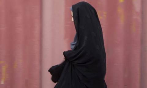 Ιράν: Ελεύθερη η γυναίκα που συνελήφθη επειδή δεν φορούσε μαντίλα