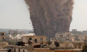 Συρία: 33 άμαχοι νεκροί από αεροπορικές επιδρομές στην Ιντλίμπ