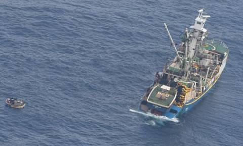 Ανείπωτη τραγωδία: Το Κιριμπάτι θρηνεί για το ναυάγιο πλοίου – Δεκάδες αγνοούμενοι (vid+pics)