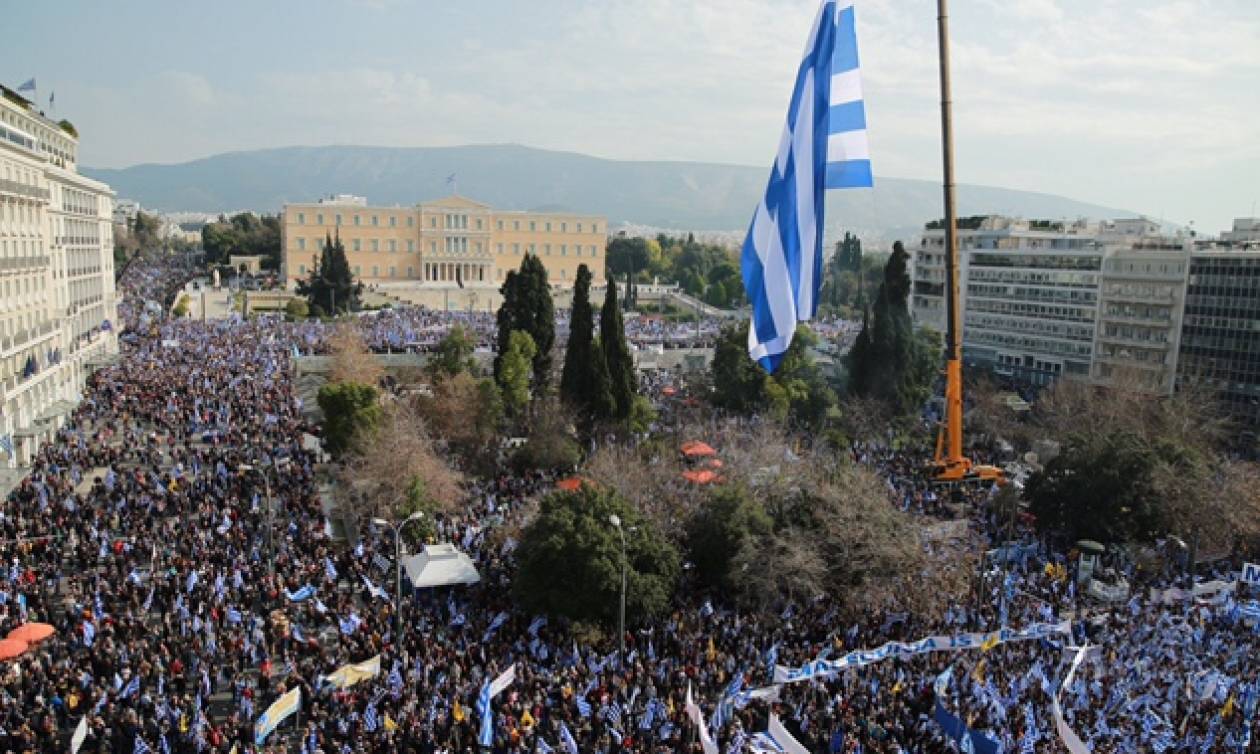 Συλλαλητήριο Αθήνα - Βίντεο ΑΝΑΤΡΙΧΙΛΑ! Διαδηλωτές ψάλλουν τον Εθνικό Ύμνο - Όλη η Ελλάδα μία φωνή