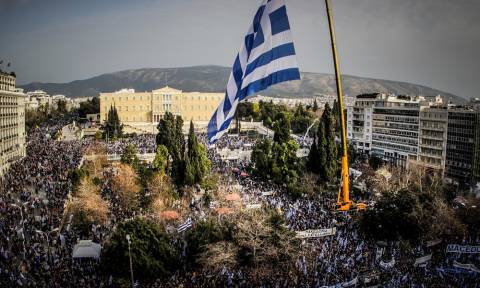 Συλλαλητήριο Αθήνα: Πόσο κόσμο είχε τελικά η συγκέντρωση στο Σύνταγμα – Τι απαντά ο Τόσκας