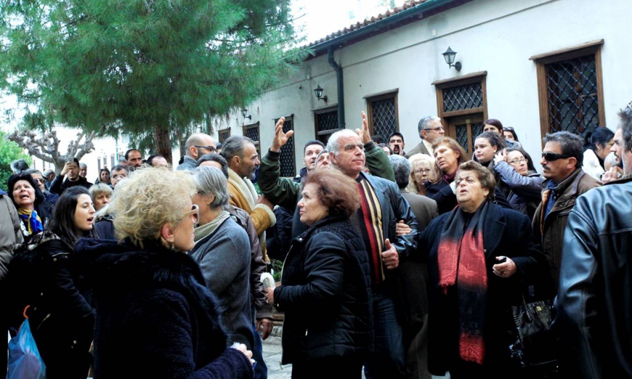 Ένταση στη Μονή Πετράκη για το νέο Μητροπολίτη Μάνης (pics&vid)