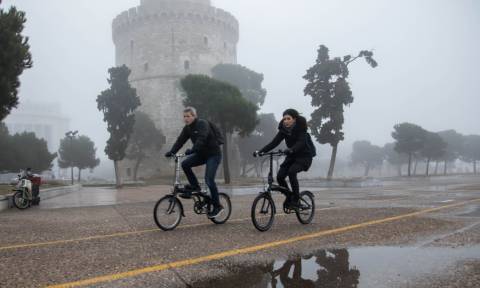 Η ομίχλη «πνίγει» τη Θεσσαλονίκη – Δείτε τις απίστευτες φωτογραφίες