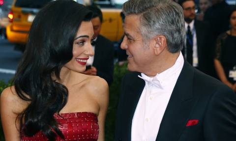 Απίστευτη κίνηση ανθρωπιάς από Clooney–Amal: Αυτός είναι ο πρόσφυγας που φιλοξενείται στο σπίτι τους