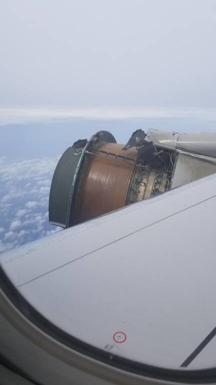 Τρόμος στον αέρα: Αυτός είναι ο χειρότερος εφιάλτης κάθε επιβάτη και μόλις συνέβη (Pics+Vids)