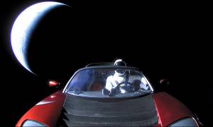Απίστευτο! Φόβοι ότι το αυτοκίνητο Tesla του Έλον Μασκ θα πέσει σαν αστεροειδής στη Γη (Vid)