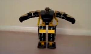 Το ρομπότ που χορεύει ζεϊμπέκικο και… τρελαίνει το διαδίκτυο (video)