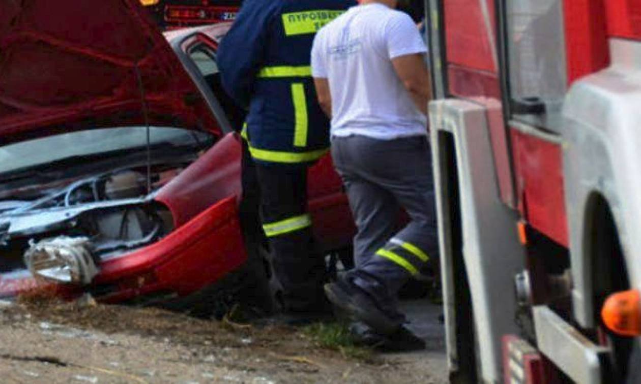 Θεσσαλονίκη: Απεγκλωβισμός γυναίκας από τροχαίο στη Λ. Γεωργικής Σχολής