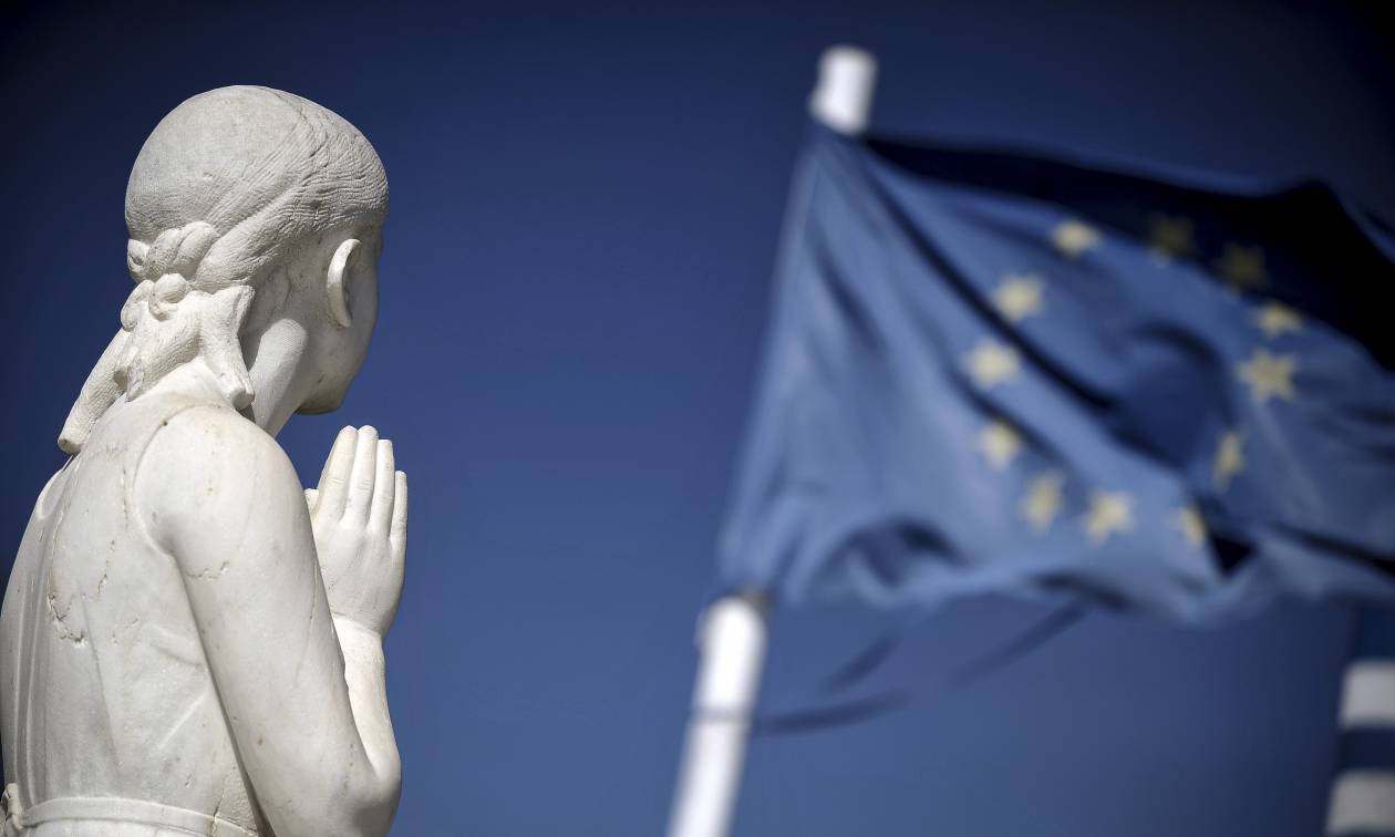 Handelsblatt: Ο Fitch περιμένει από το Eurogroup να ελαφρύνει φέτος το ελληνικό χρέος
