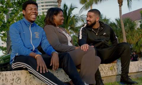 Ο Drake δώρισε 1 εκατ. δολ. σε κατοίκους του Μαϊάμι - Δείτε το βίντεο που έχει γίνει viral