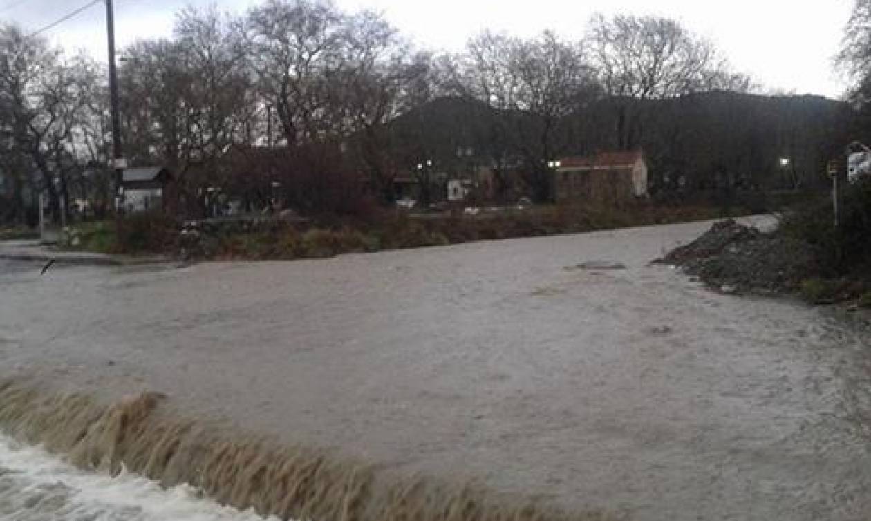 Κακοκαιρία: «Πνίγηκαν» στη Λάρισα (pics)