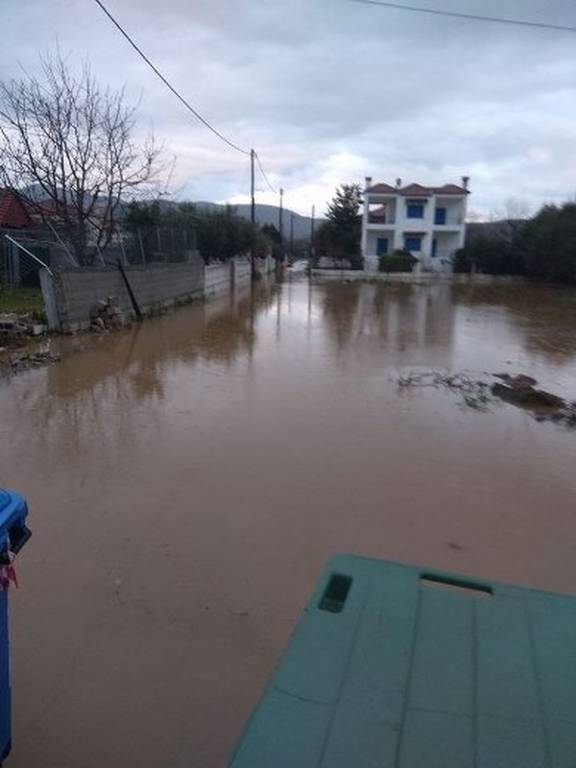 Κακοκαιρία: «Πνίγηκαν» στη Λάρισα (pics)