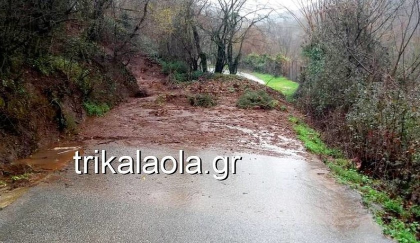 Καιρός ΤΩΡΑ: Υπερχειλίσεις ποταμών και κατολισθήσεις σε Τρίκαλα - Φθιώτιδα (pics+vid)