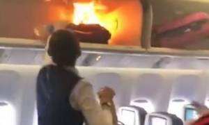 Πανικός σε αεροπλάνο: Πήρε φωτιά βαλίτσα επιβάτη (vid)