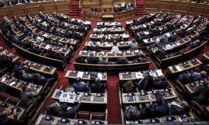 Σάλος στη Βουλή: Ξενοδοχεία της Αθήνας πετάνε στο δρόμο 36 βουλευτές της επαρχίας