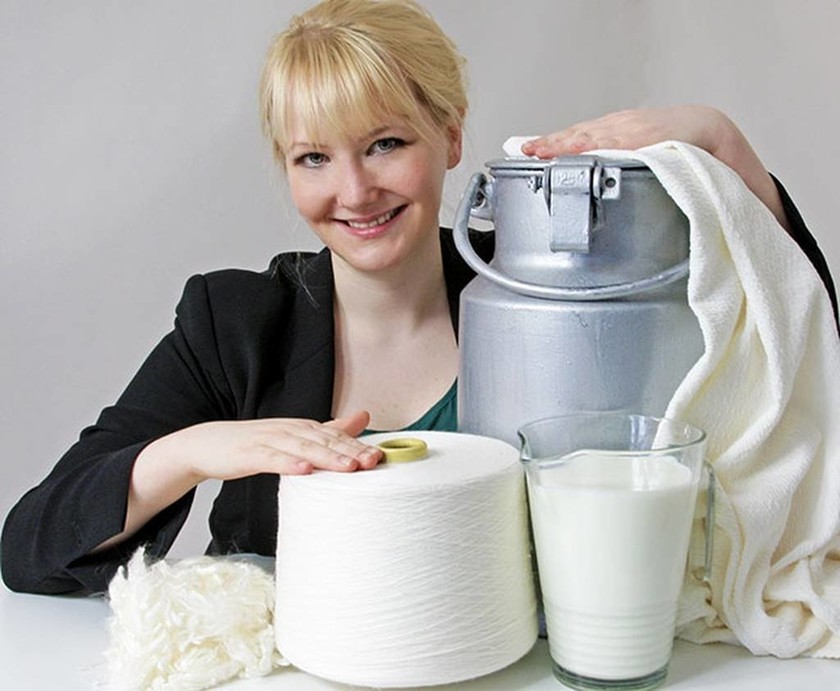 Η παράξενη είδηση της ημέρας: Αυτή η γυναίκα φτιάχνει ρούχα από... ληγμένο γάλα!