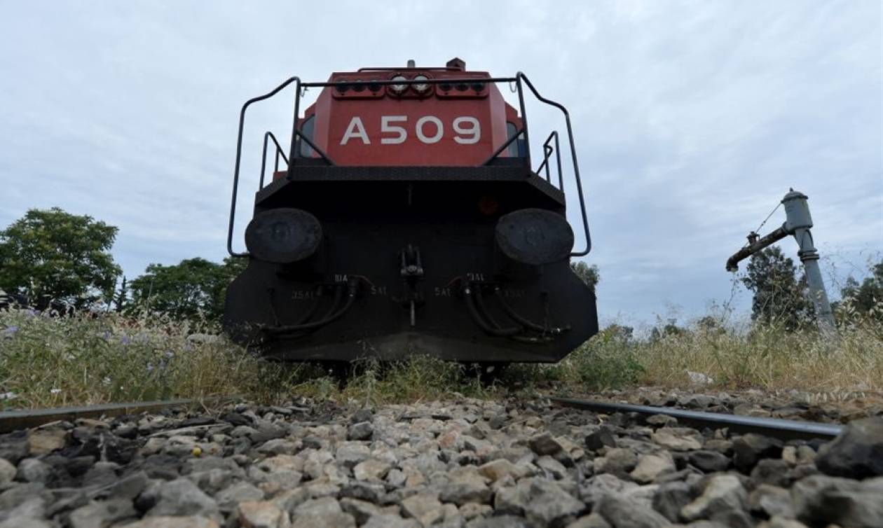 Τρένο συγκρούστηκε με αυτοκίνητο έξω από τη Φλώρινα – Εικόνες ΣΟΚ (pics)