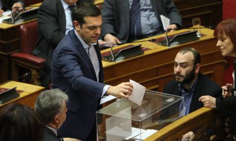 Κοινοβουλευτικές πηγές ΣΥΡΙΖΑ: Αρκετοί βουλευτές ψήφισαν σε λάθος κάλπη
