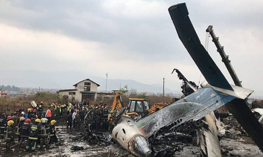 Νεπάλ: Τουλάχιστον 50 οι νεκροί από τη συντριβή αεροσκάφους στο Κατμαντού (pics&vids)