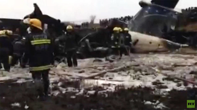 LIVE: Αεροσκάφος με 67 επιβάτες συνετρίβη στο Κατμαντού (pics&vids)