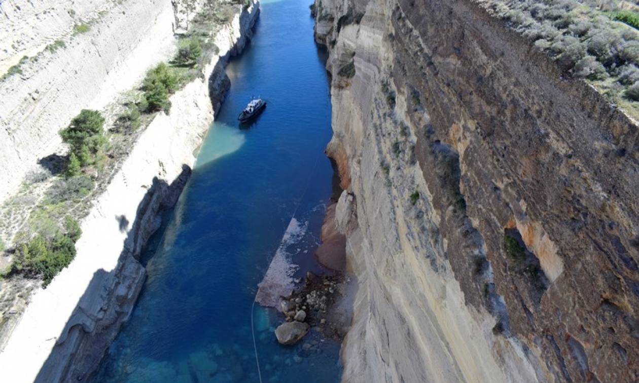 Κλειστός παραμένει ο Ισθμός της Κορίνθου - Εικόνες από τη νέα κατολίσθηση (pics)