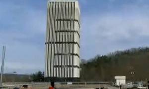 Ελεγχόμενη έκρηξη έκανε σκόνη το ψηλότερο κτήριο στο Κεντάκι