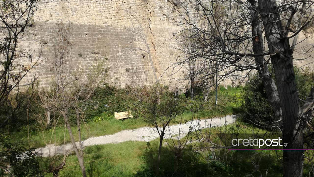 Κρήτη: Πτώμα γυναίκας σε πάρκο - Αποκλείστηκε η περιοχή (Σκληρές εικόνες)