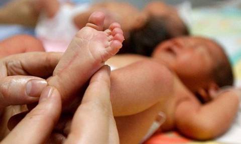 Εξαρθρώθηκε κύκλωμα παράνομων υιοθεσιών - Μέχρι και 20.000 ευρώ για ένα μωρό