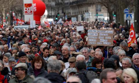 Γαλλία: Χιλιάδες συνταξιούχοι στους δρόμους - Διαμαρτυρήθηκαν για τη μείωση των εισοδημάτων τους