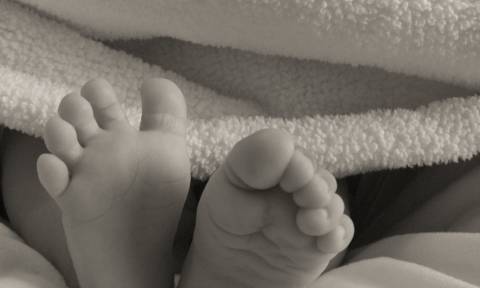 ΣΟΚ στην Κατερίνη: Πωλούσαν τα νεογέννητα μωρά τους σε άτεκνα ζευγάρια για 20.000 ευρώ