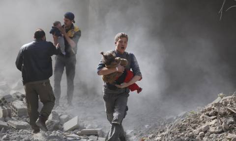 «Λουτρό αίματος» στη Συρία: Περισσότεροι από 42 άμαχοι νεκροί – Χιλιάδες εγκαταλείπουν τη Γούτα