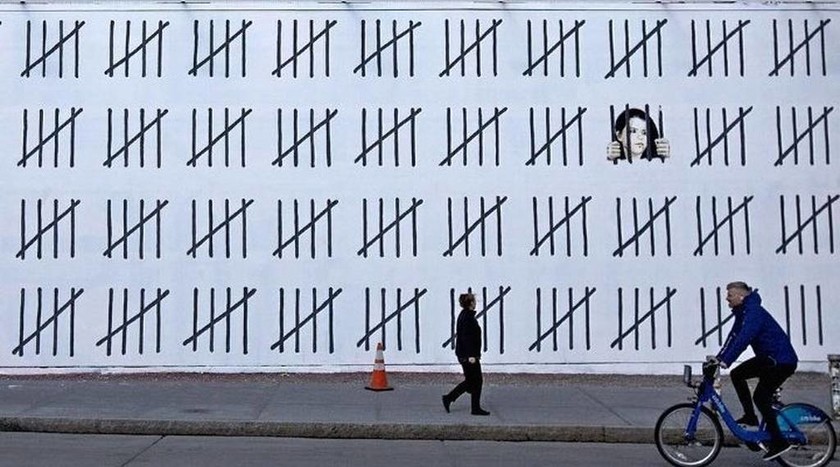 O ανατρεπτικός Banksy «ξαναχτύπησε» κατά της «χούντας» Ερντογάν στην Τουρκία (Pics)