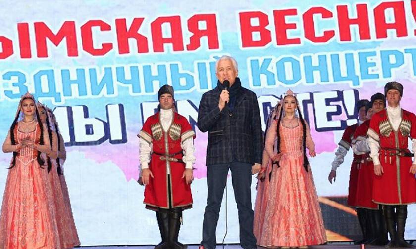 Тысячи людей в Махачкале приняли участие в концерте в честь воссоединения Крыма с Россией