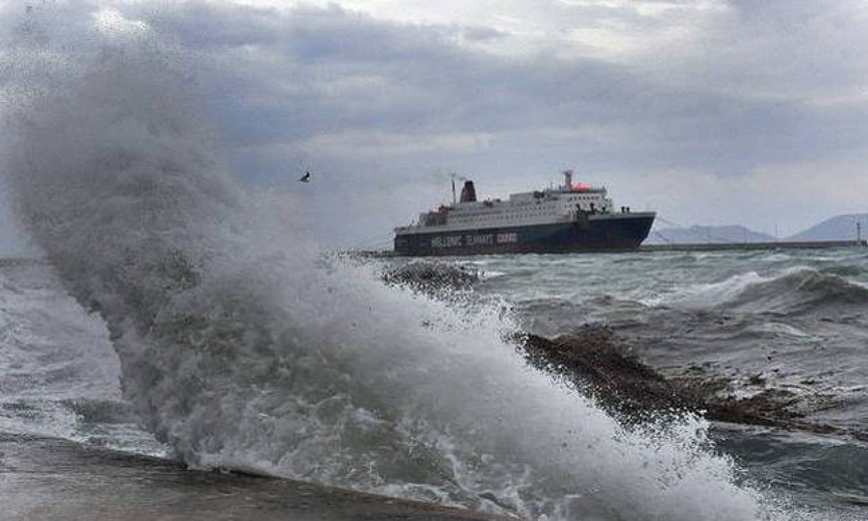 Ισχυροί άνεμοι 9 μποφόρ στο Αιγαίο - Απαγορευτικό απόπλου από τον Πειραιά