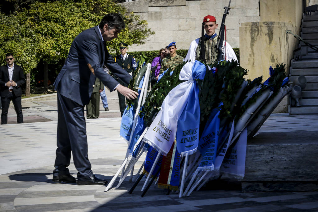 25η Μαρτίου: Σε εξέλιξη η μαθητική παρέλαση στο κέντρο της Αθήνας (pics)