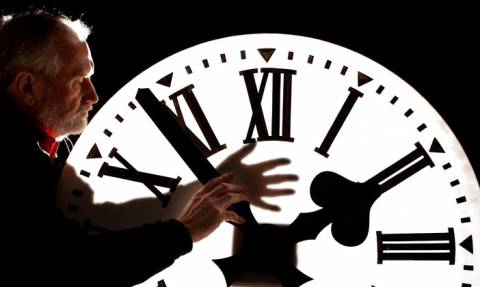 ΤΩΡΑ: Γυρίστε τα ρολόγια σας μία ώρα μπροστά