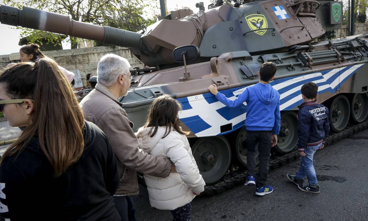 Παρέλαση 25η Μαρτίου: Έκλεψε τις εντυπώσεις το άρμα Leopard 1A5 με τη γαλανόλευκη (pics)