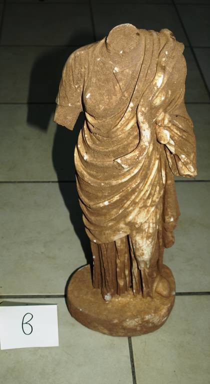 Άγαλμα της θεάς Υγείας στα χέρια αρχαιοκάπηλων στη Σπάρτη: Δείτε τις εικόνες - ντοκουμέντο