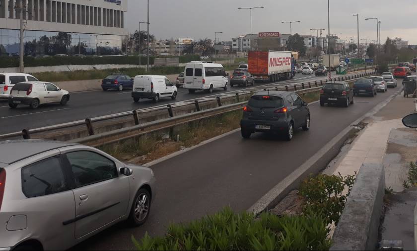 Κυκλοφοριακό χάος στην Αθηνών - Λαμίας - Μποτιλιάρισμα χιλιομέτρων σε άνοδο και κάθοδο