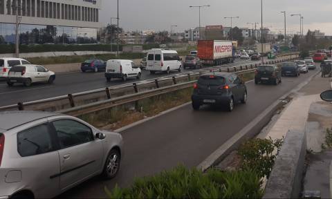 Κυκλοφοριακό χάος στην Αθηνών - Λαμίας - Μποτιλιάρισμα χιλιομέτρων σε άνοδο και κάθοδο