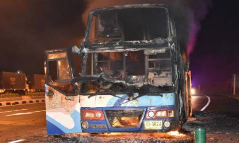 Τραγωδία στην Ταϊλάνδη: 20 μετανάστες από τη Μιανμάρ νεκροί από φωτιά σε λεωφορείο (pic)