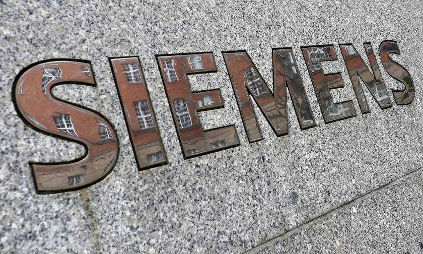 Υπόθεση Siemens: Περιοριστικοί όροι και εγγύηση 30.000 ευρώ για τον Κουτσενρόιτερ