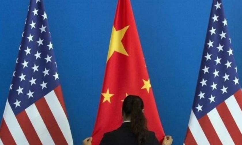 Πιο ορατός από ποτέ ο «παγκόσμιος πόλεμος εμπορίου»: Η Κίνα «απαντά» στον Τραμπ με το ίδιο νόμισμα